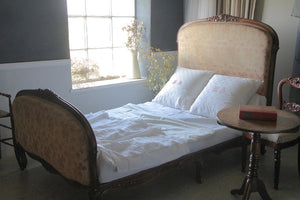 1930年代花模様の生地が美しいオーク材セミダブルベッド　フランスアンティーク家具