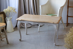 剥離仕上げ＆白ペイントが素敵なオーク材コーヒーテーブル（高さ51cm）　フランスアンティーク家具