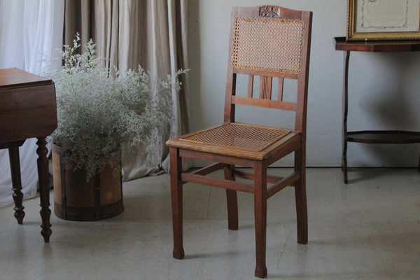どんぐり模様が可愛いシンプルなラタンチェア（高さ96cm） フランスアンティーク家具 – チェルシーオールド