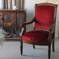 小ぶりなサイズ感のオーク材アームチェア（横幅61cm）　フランスアンティーク家具