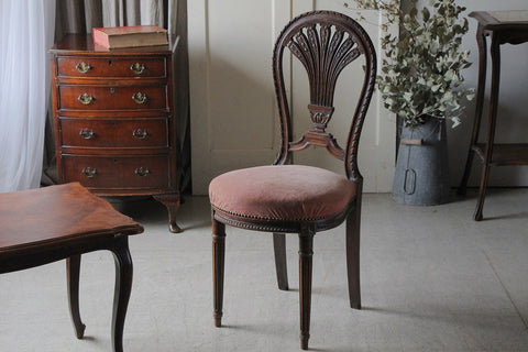 美しい彫り模様が素敵なベルベット生地のチェア（椅子）　フランスアンティーク家具