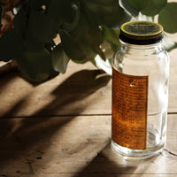 おしゃれなレタリングが素敵な蓋付き瓶（高さ17cm）　フランスアンティークガラス雑貨