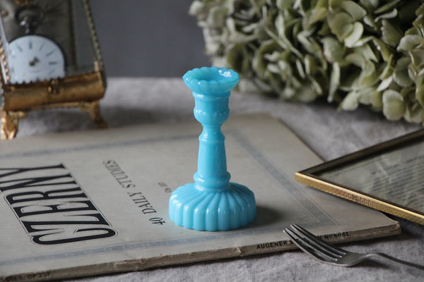 ミルクガラスのブルーキャンドルスタンド（高さ9cm） フランス