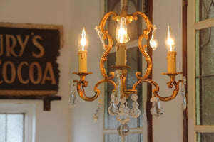 お部屋の隅に飾ると素敵な３灯シャンデリア（直径33cm）　フランスアンティーク照明