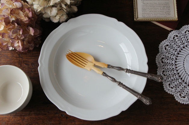 リモージュの大きな白い浅い鉢　フランスアンティーク食器