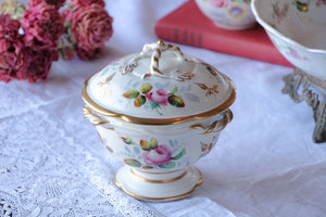 手描きのバラが美しい蓋付きボンボン入れ（高さ13.５cm）　フランスアンティーク陶器雑貨