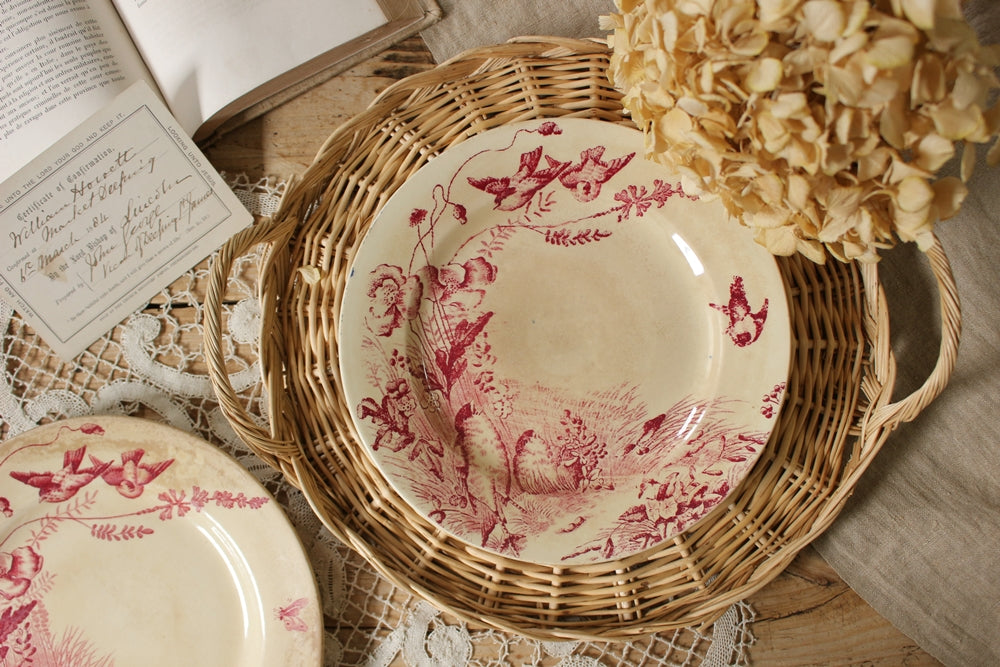 ボルドー窯の赤い鳥とケシの花の平皿（直径21.5cm）　フランスアンティーク食器