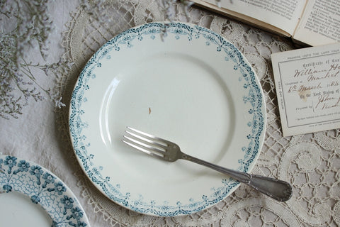 ショワジールロワ窯『ニース』美しい青の平皿（直径21cm）　フランスアンティーク食器