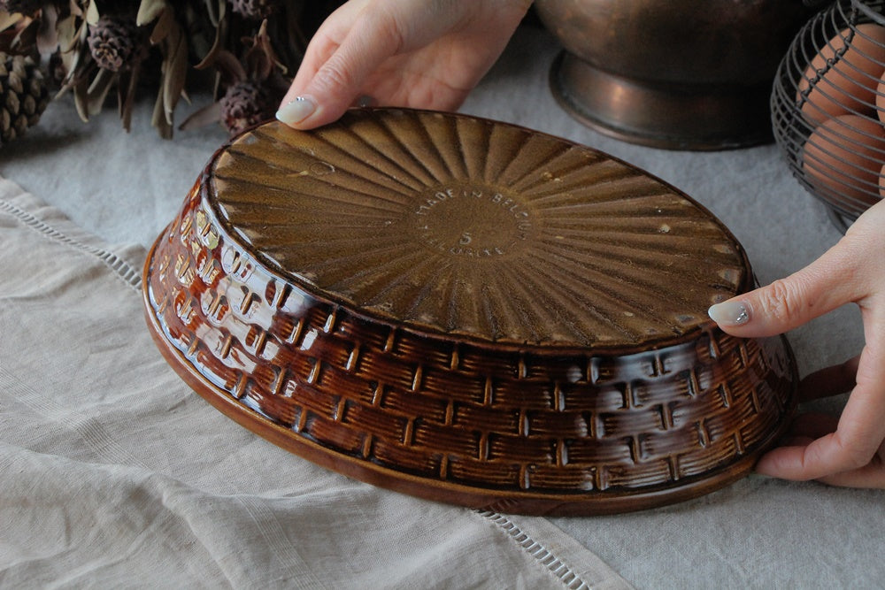 バスケットのような網目模様が可愛いオーブン皿（29x20.5cm）　ベルギーアンティーク食器