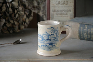 ブルーの絵柄が可愛い小さなマグカップ（直径7cm）　フランスアンティーク食器