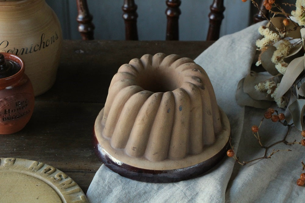 お菓子作りで使いたいクグロフ型（直径22cm）　フランスアンティーク陶器