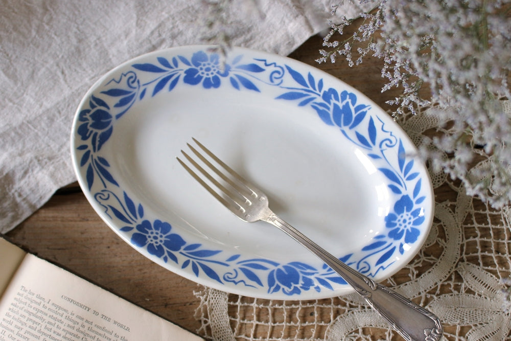ブルーが素敵なムーランデルー窯ステンシルラヴィエ皿（22.5x15cm）　フランスアンティーク食器