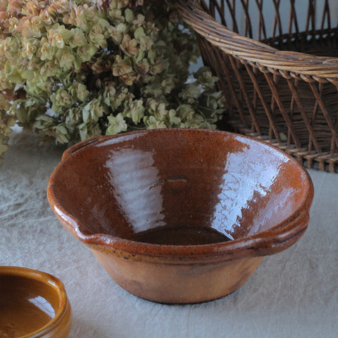 素朴さが素敵な片口ボウル（直径28.5cm）　フランスアンティーク陶器雑貨
