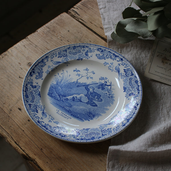 クレイユモントロー窯ブルーのトーキングプレート（直径20.5cm）狩猟 フランスアンティーク食器 – チェルシーオールド