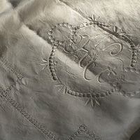 肌になじむベッドリネンシーツ　モノグラム刺繍　イニシャル　フランスアンティーク