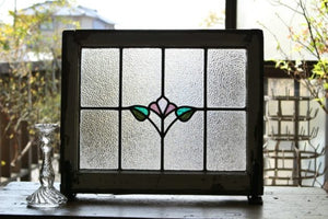イギリスアンティーク(住宅窓)淡いピンク色の小花模様のステンドグラス