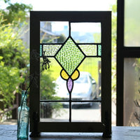 クリアガラスに薄緑のダイヤ柄が美しい幾何学模様ステンドグラス　イギリスアンティーク(住宅窓)35cmx51.5cm