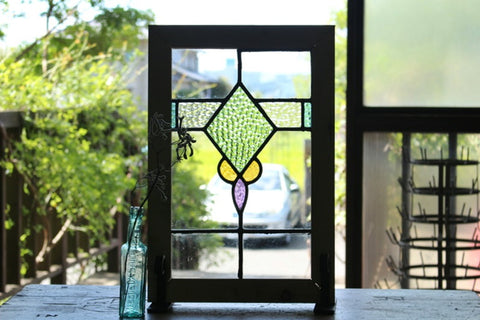 クリアガラスに薄緑のダイヤ柄が美しい幾何学模様ステンドグラス　イギリスアンティーク(住宅窓)35cmx51.5cm