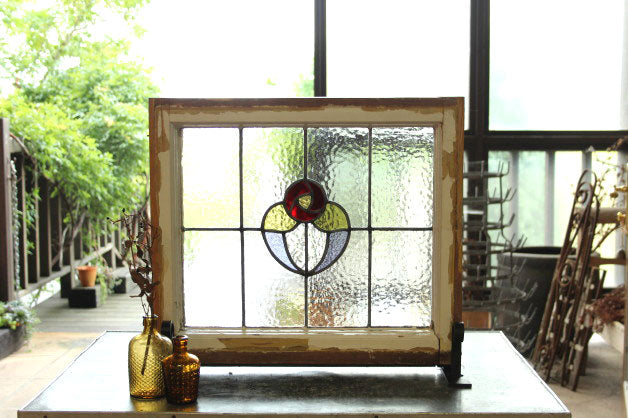 シンプルな赤の丸いバラのステンドグラス イギリスアンティーク(住宅窓) 51cm×45.5cm
