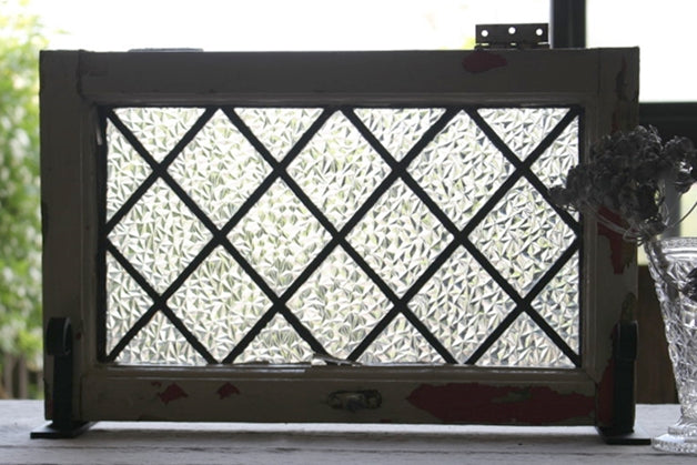 ペイントのはがれも味のある格子模様のステンドグラス イギリスアンティーク(住宅窓) 52cm×33cm