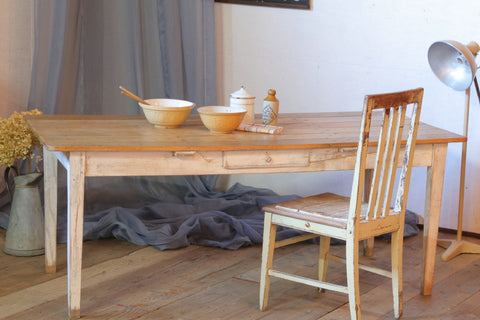 ナチュラルな雰囲気が素敵なダイニングテーブル　フランスアンティーク家具