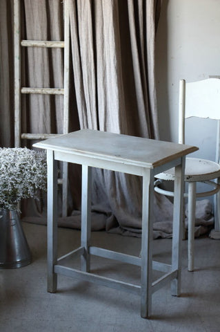 使いやすそうなブルーグレーのオケージョナルテーブル　イギリスアンティーク家具