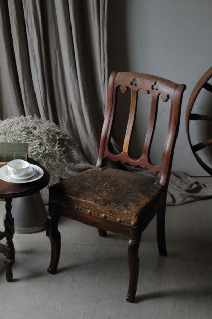 圧倒的存在感のレザーチェア（椅子）　フランスアンティーク家具