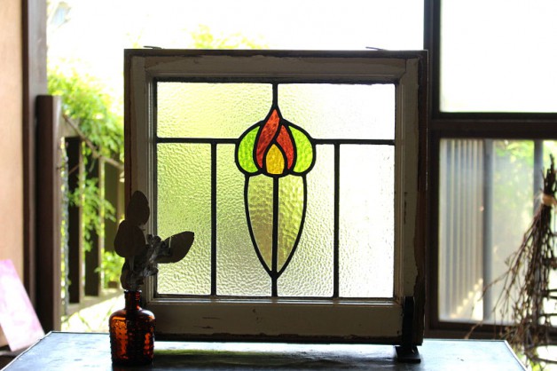 2枚あり！目隠しになる花柄のステンドグラス　イギリスアンティーク(住宅窓）49.5cm×49cm
