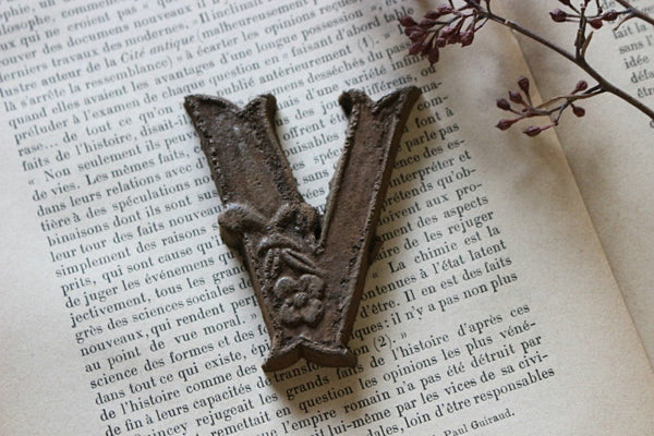 アイアンサインV フランスアンティークインテリア雑貨 – チェルシー