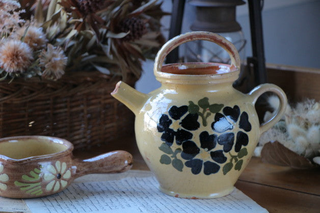 素朴な花模様のオリーブオイルポット　フランスアンティーク陶器雑貨