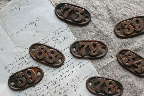 ヴィンテージ イギリス ナンバープレート 当時物 雑貨 UK インテリア アンティーク雑貨 Amazon.co.jp: 壁飾り 装飾用 ナンバープレート 5枚セット 雑貨