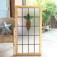 紫の蕾が美しい大きいサイズのステンドグラス　イギリスアンティーク(住宅窓)55cmx103cm