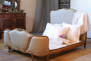 リネン生地が素敵なルイ１５世スタイルのダブルサイズベッド　フランスアンティーク家具