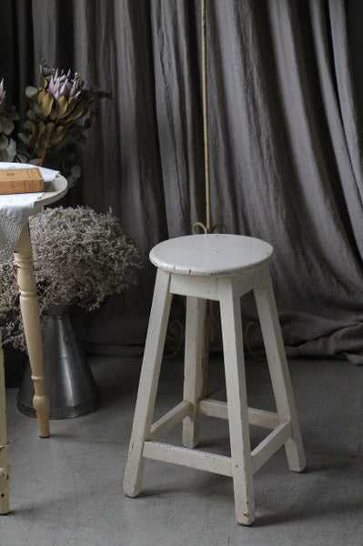 キッチンで大活躍してくれるスツール イギリスアンティーク家具（椅子