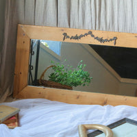 花模様の金物飾りが可愛いオールドパインミラー（鏡）　イギリスアンティークインテリア雑貨