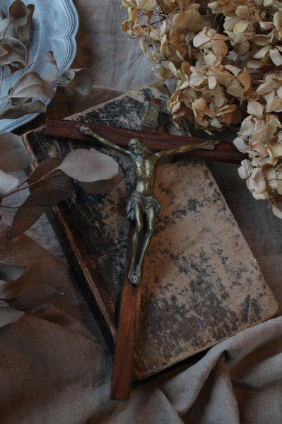 インテリアとして素敵なキリスト像 フランスアンティークインテリア