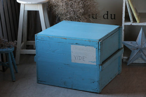 収納がたっぷりできるブルーペイントのボックス（木箱）　フランスアンティーク家具