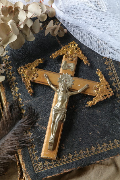 ディスプレイにカッコいい十字架のキリスト像　フランスアンティーク雑貨