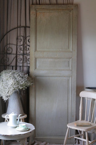 ほんのり薄いペールグリーンが素敵なシャビーシックドア（扉）　フランスアンティーク家具