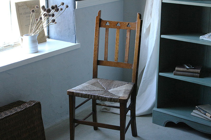 クローバー模様のアンティークチェア　アーツ＆クラフツ　1900年代椅子　イギリスアンティーク家具