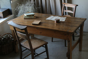 飴色の木肌が素敵なオールドパインテーブル（机）　イギリスアンティーク家具