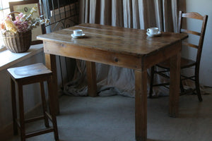 ストレートレッグがシンプルで素敵なオールドパインテーブル（机）　フランスアンティーク家具