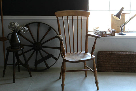 イギリスアンティーク家具　１９３０年代のアームチェア　椅子