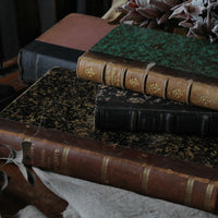 重厚感のある装丁がかっこいい洋書たち　フランスアンティーク雑貨