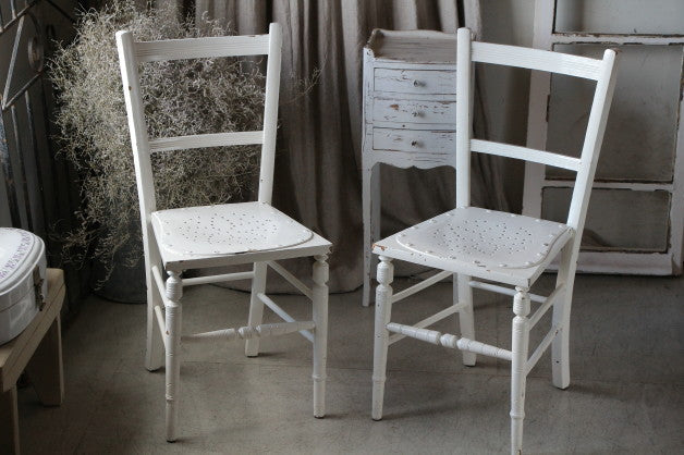 星模様がかわいいホワイトペイントチェア（椅子）　イギリスアンティーク家具