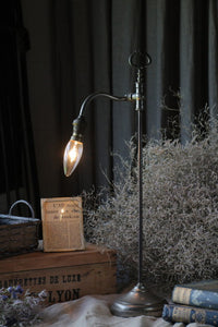 シンプルなデザインがかっこいいデスクランプスタンド　フランスアンティーク照明