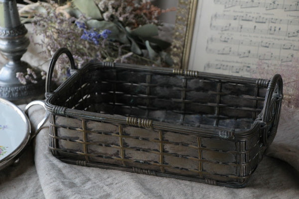 味わい深くかっこいい雰囲気のバスケット フランスアンティーク雑貨