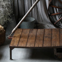 お庭のディスプレイに素敵なショップパレット　イギリスアンティークガーデニング家具