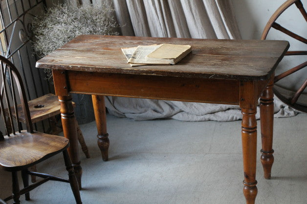 木肌が素敵な1880年代のオールドパイン材テーブル（机）　イギリスアンティーク家具