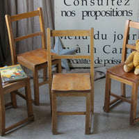 ４脚あり！ナチュラルな雰囲気のスタッキングチェア（スクールチェア）　イギリスアンティーク家具　